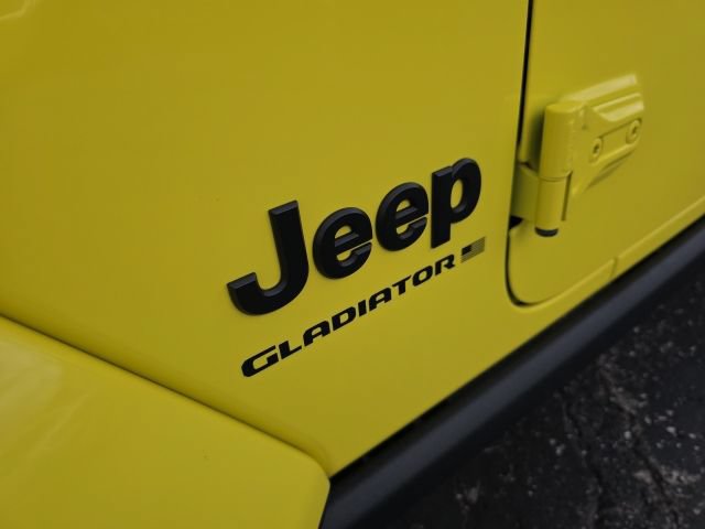 Used 2023 Jeep Gladiator Sport AWD/4WD image 15
