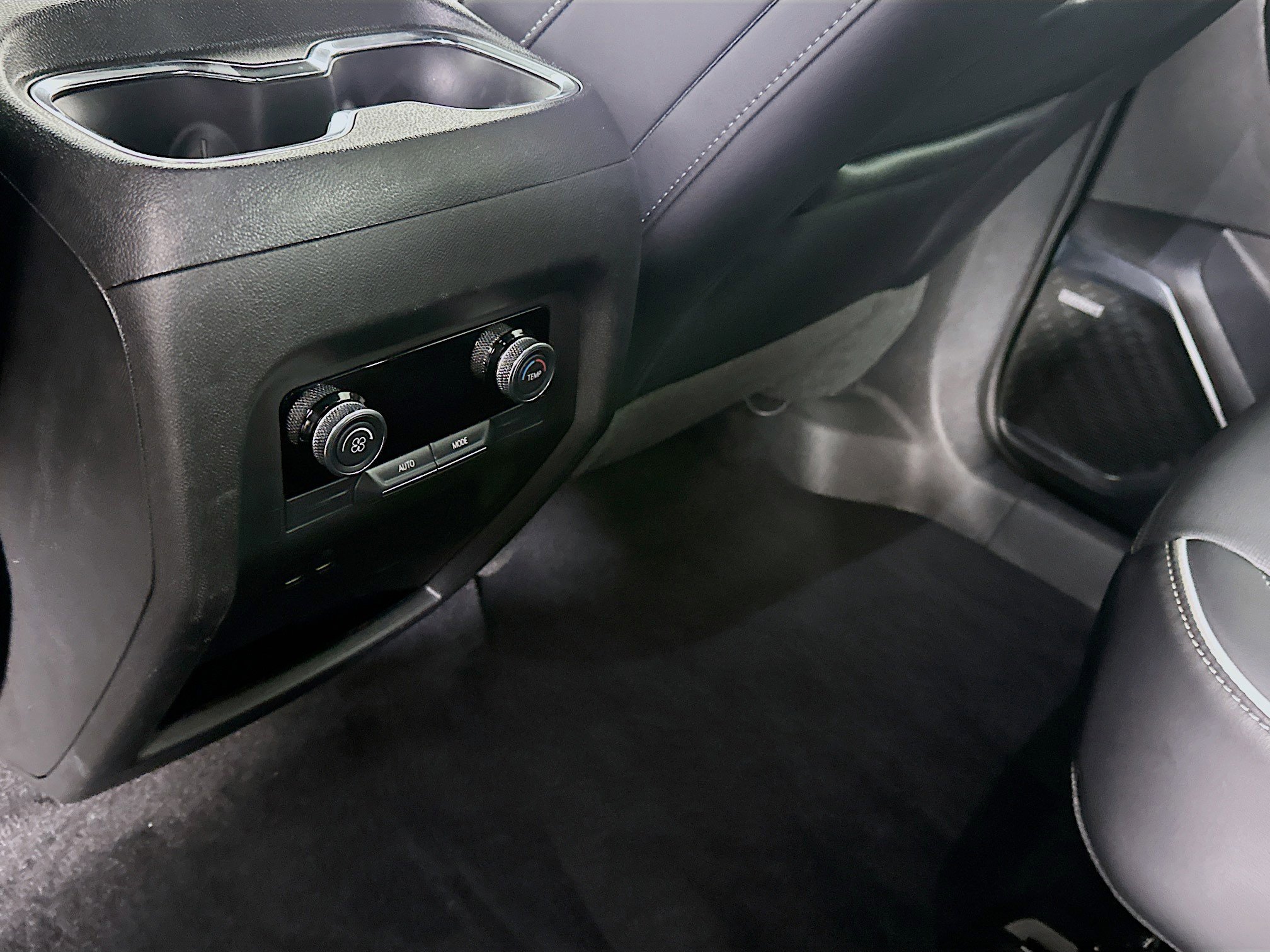 Used 2025 Buick Enclave Preferred image 27