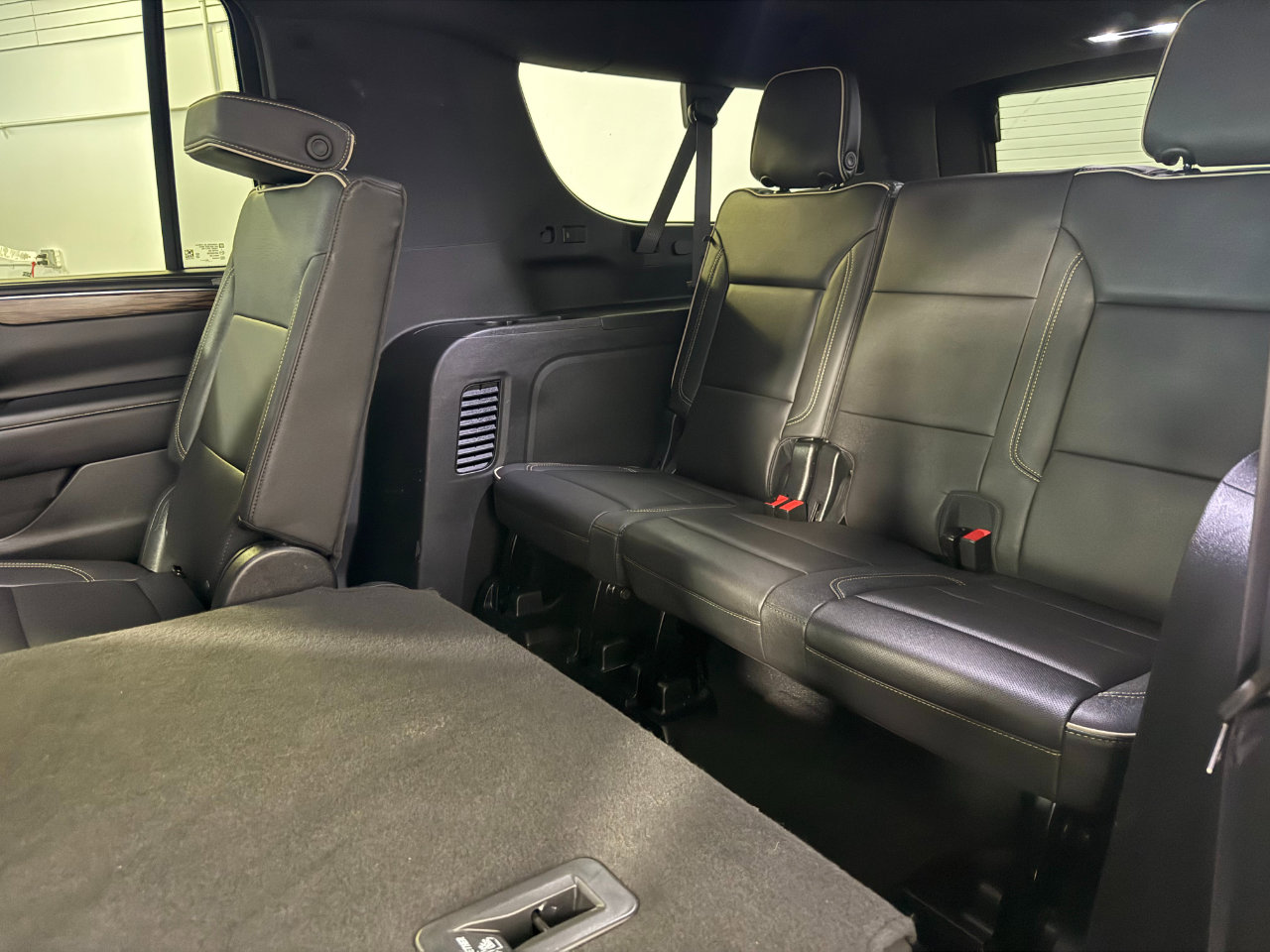 Used 2023 Chevrolet Suburban Premier image 18