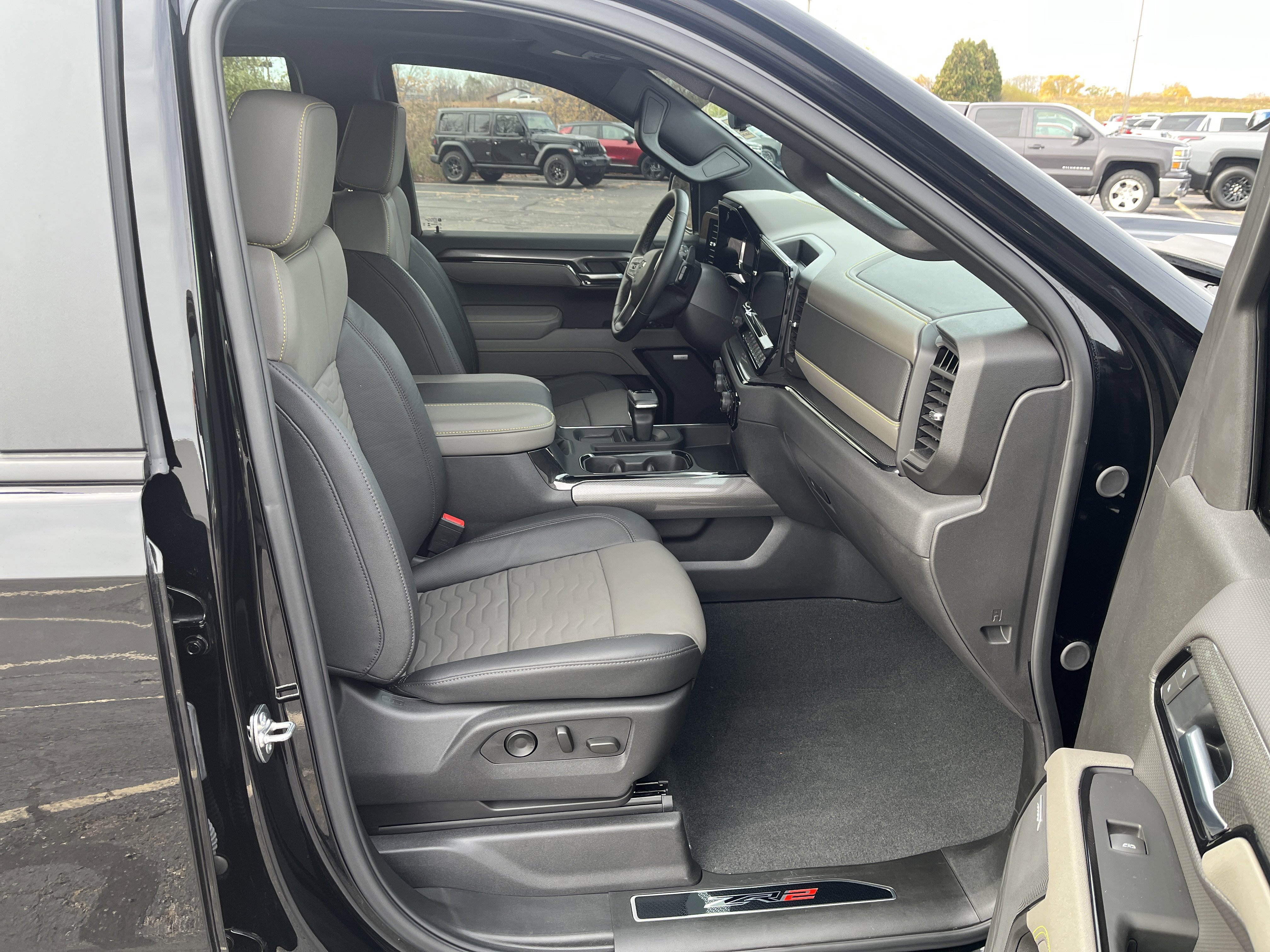 Used 2025 Chevrolet Silverado 1500 ZR2 w/ Technology Package image 19