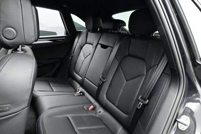 Certified 2025 Porsche Macan AWD/4WD image 14