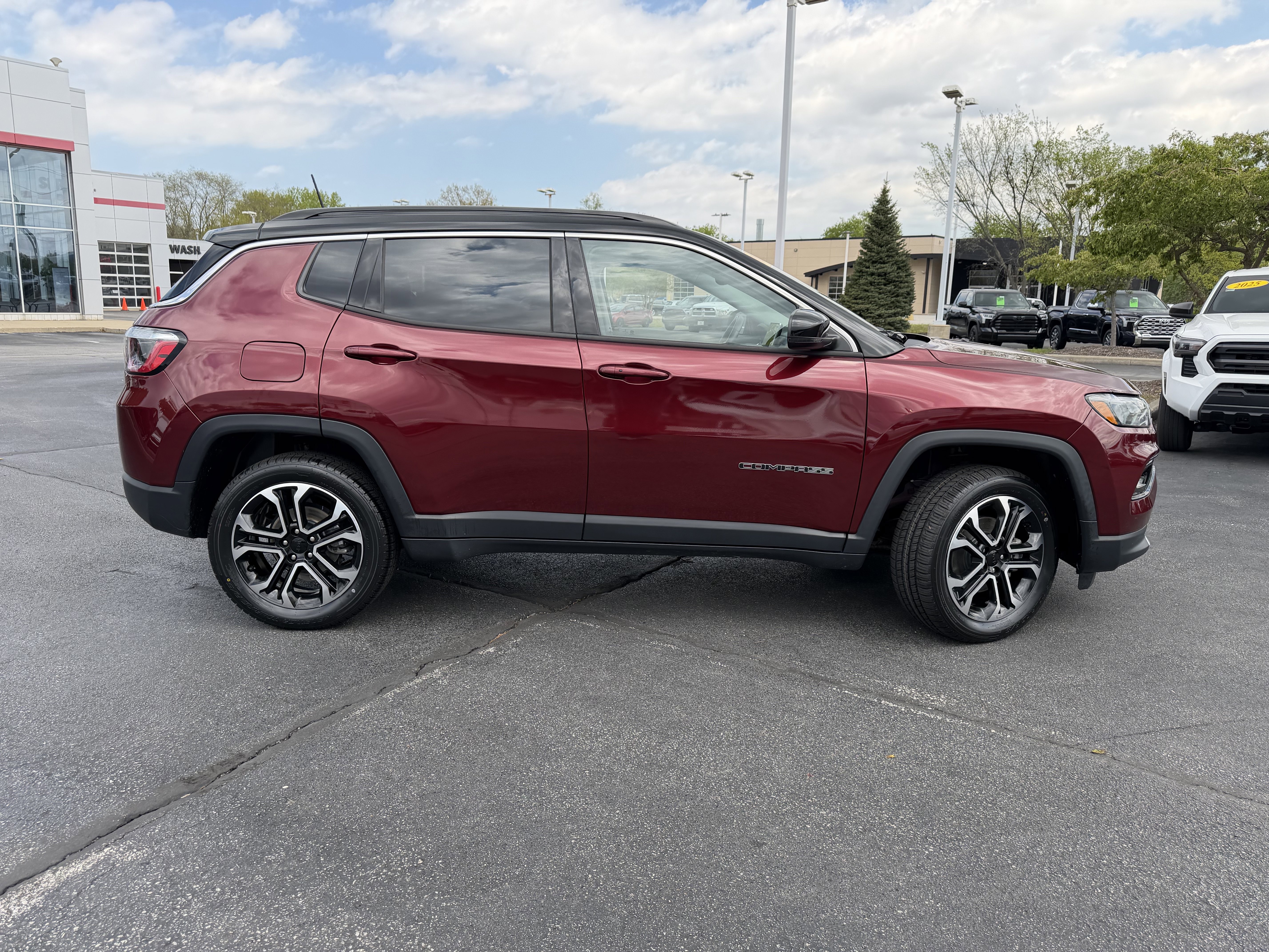 Used 2022 Jeep Compass Limited AWD/4WD image 10