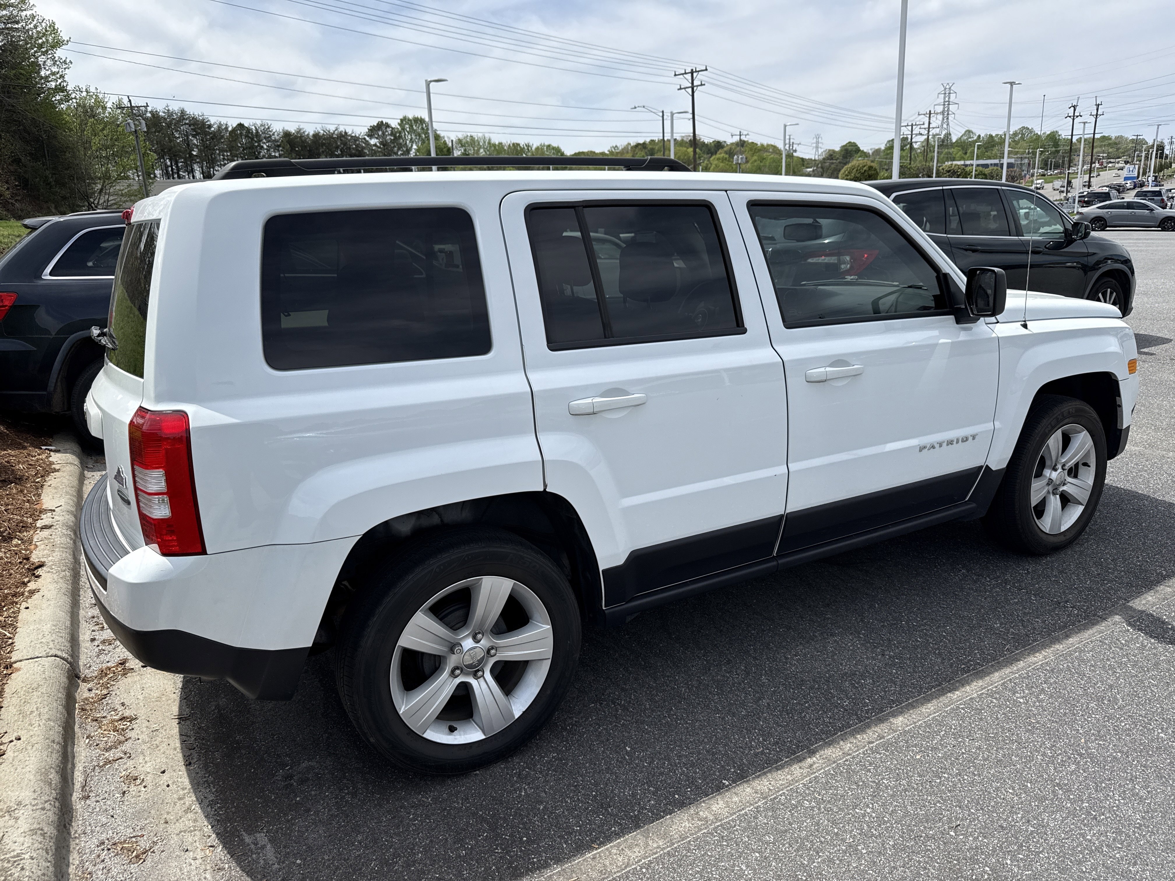 Used 2015 Jeep Patriot Latitude w/ Sun/Sound Group image 10