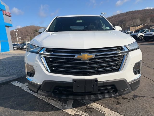 Used 2023 Chevrolet Traverse LT image 2