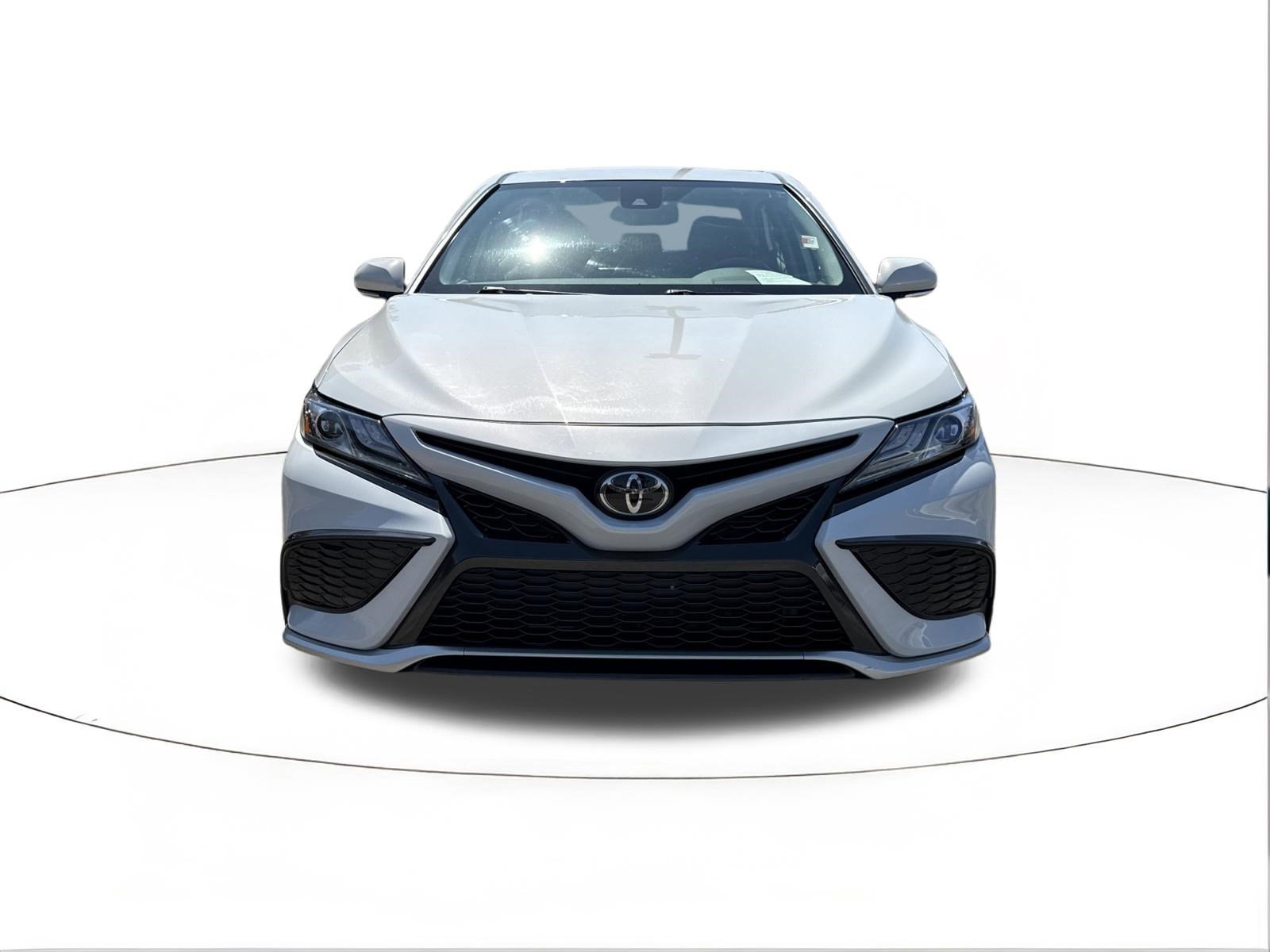 Used 2024 Toyota Camry XSE FWD image 8