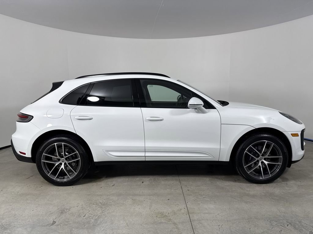 Certified 2025 Porsche Macan image 8