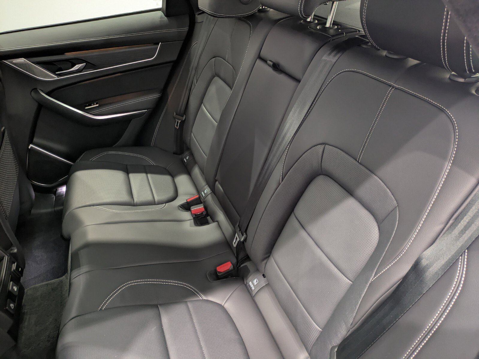 New 2026 Jaguar F-PACE R-Dynamic S image 13