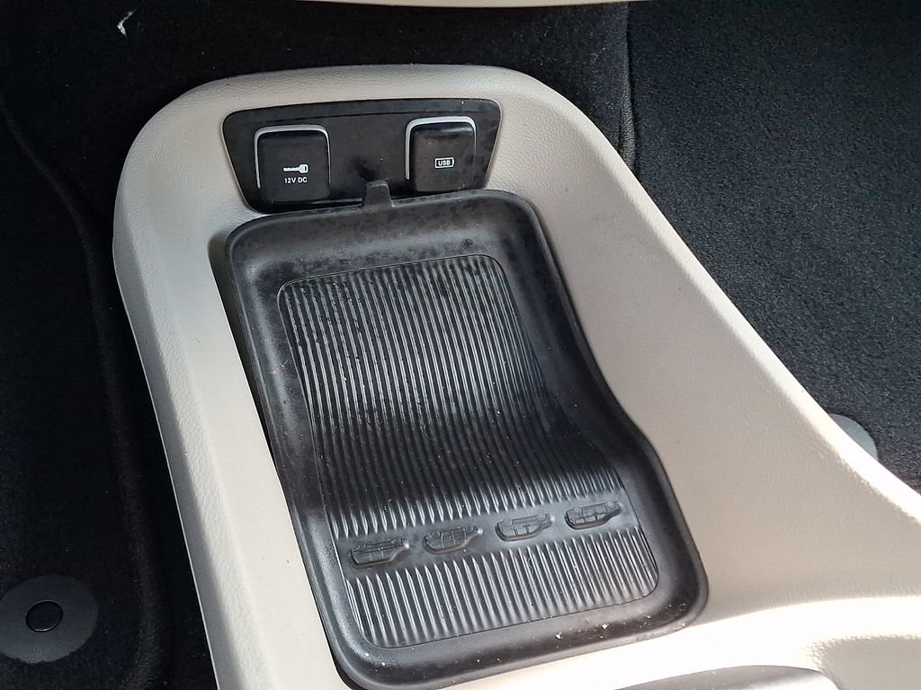 Used 2018 Chrysler Pacifica Touring-L FWD image 26