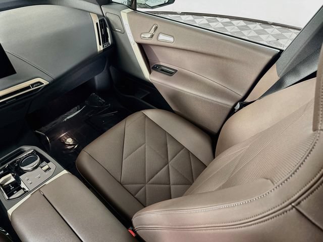 Certified 2024 BMW iX xDrive50 w/ Premium Package AWD/4WD image 25