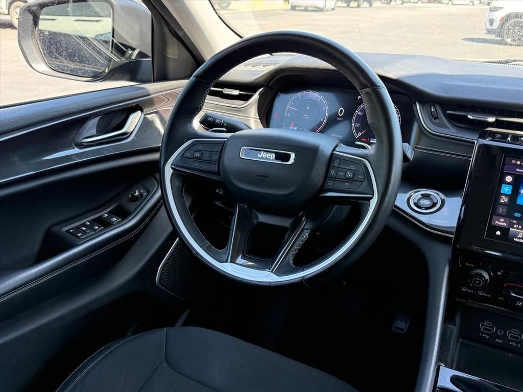 Used 2022 Jeep Grand Cherokee Laredo w/ Luxury Tech Group I image 11