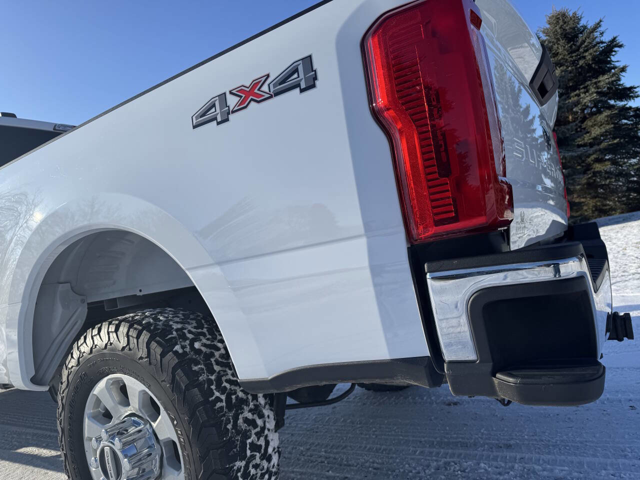 Used 2023 Ford F350 XLT w/ Camper Package image 26