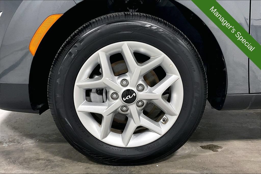 Used 2025 Kia Soul LX w/ LX Technology Package FWD image 10
