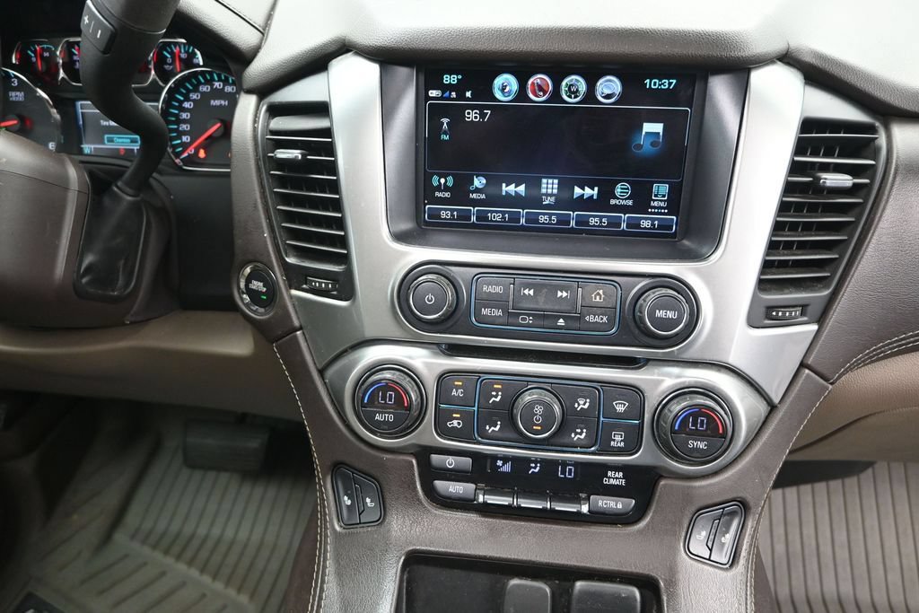 Used 2020 Chevrolet Suburban LT w/ Luxury Package RWD image 28