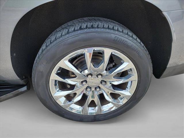 Used 2022 GMC Yukon XL SLT w/ SLT Premium Package AWD/4WD image 9