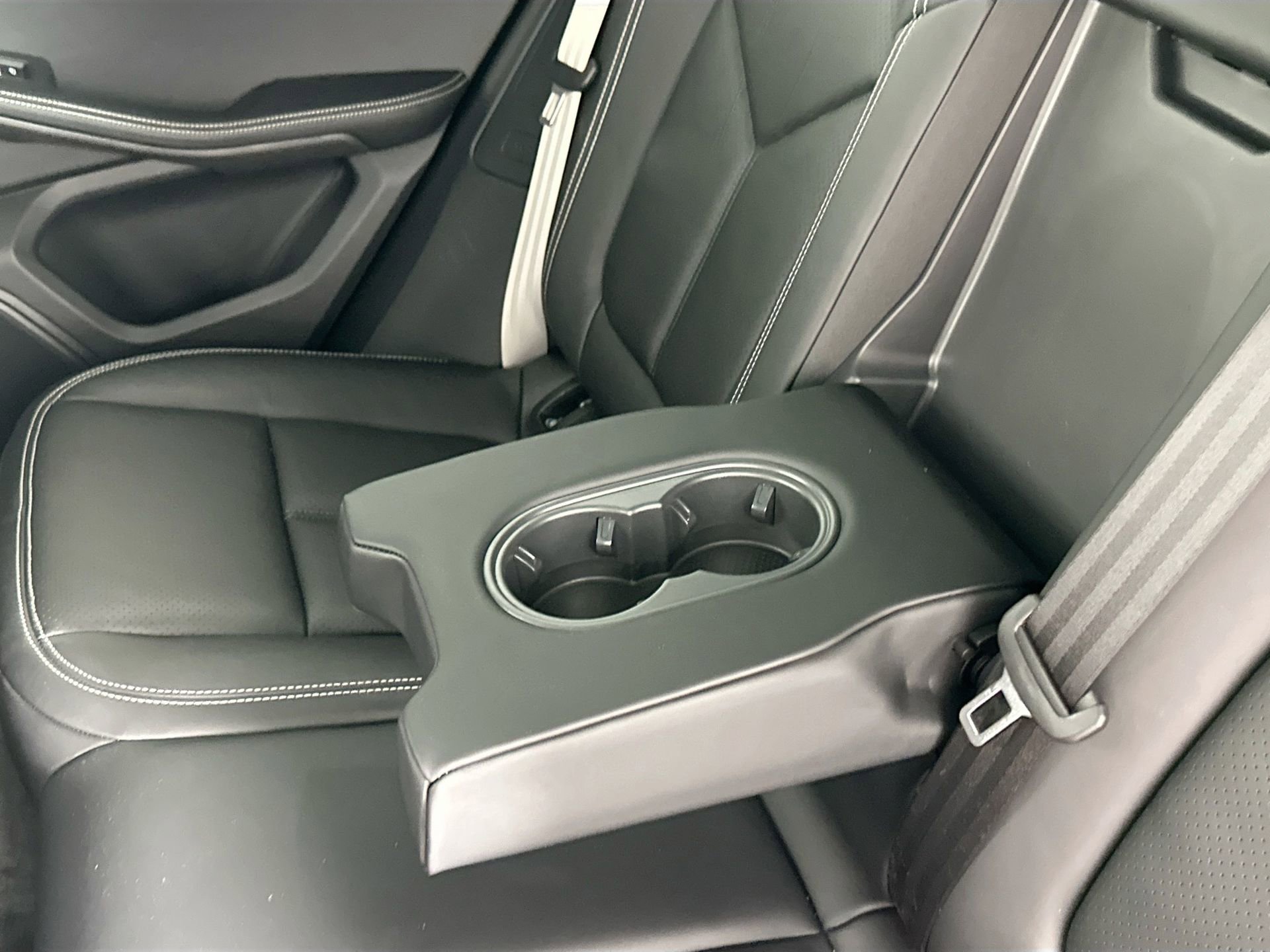 Certified 2024 Porsche Macan S image 37