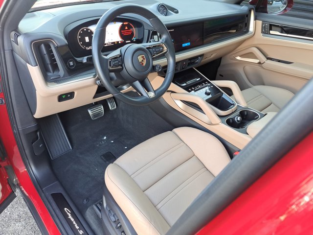 Certified 2024 Porsche Cayenne S image 4