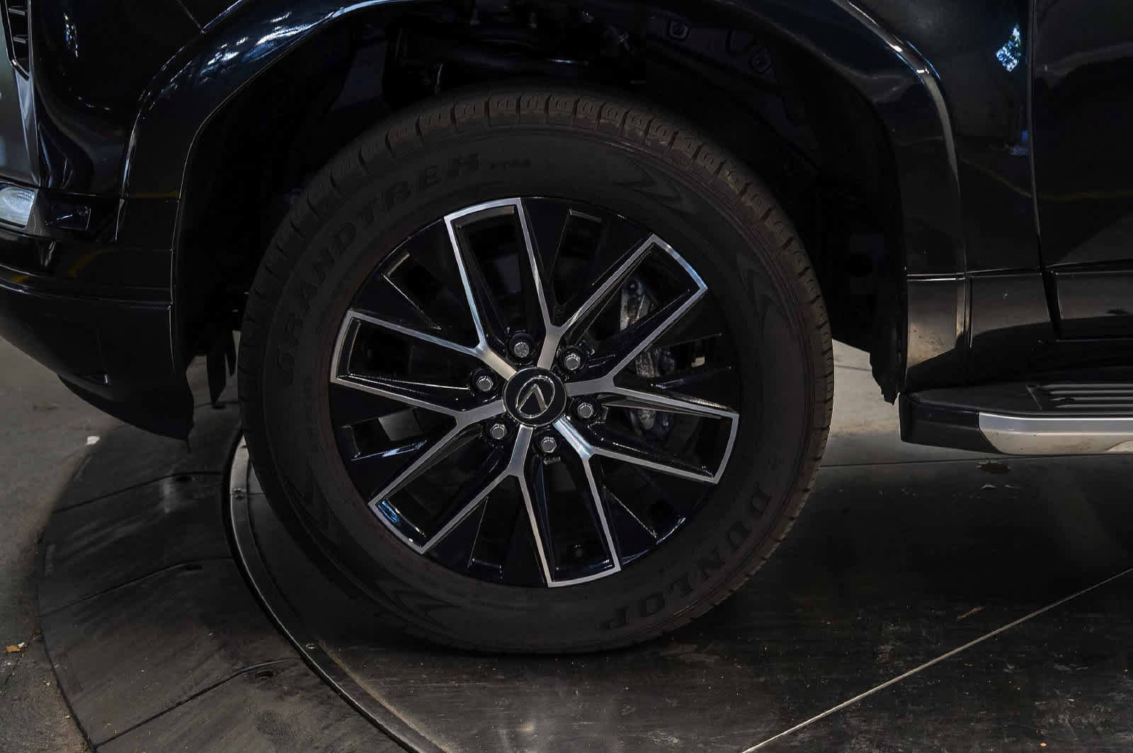 Used 2024 Lexus GX 550 w/ Accessory Package (Z1) AWD/4WD image 9