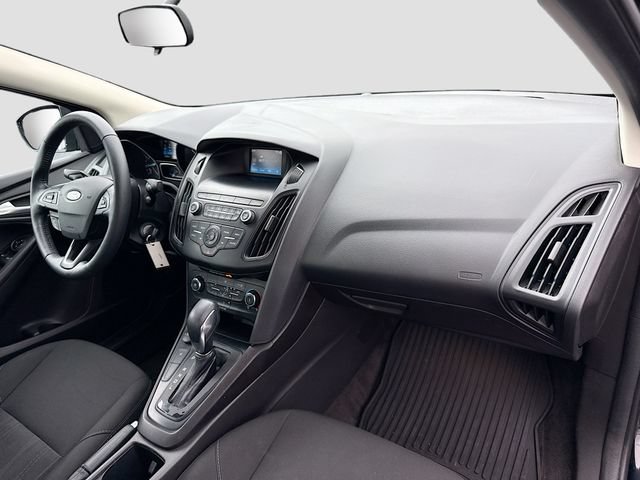 Certified 2018 Ford Focus SE w/ Cold Weather Package FWD image 35