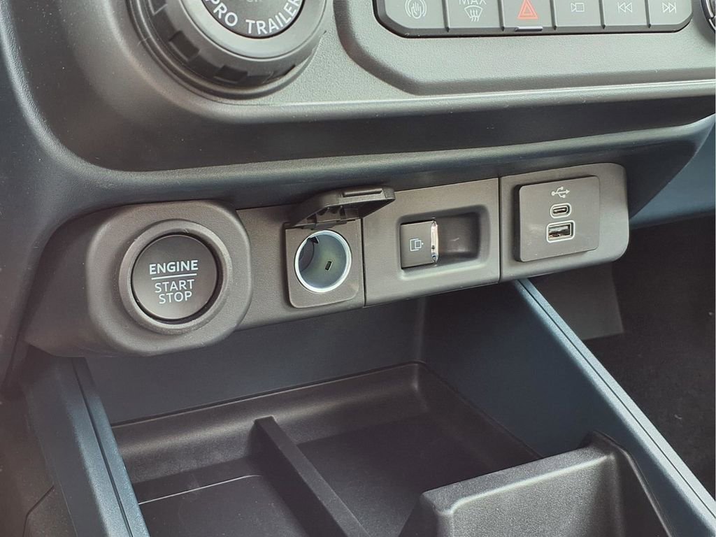 New 2026 Ford Maverick Lariat image 9