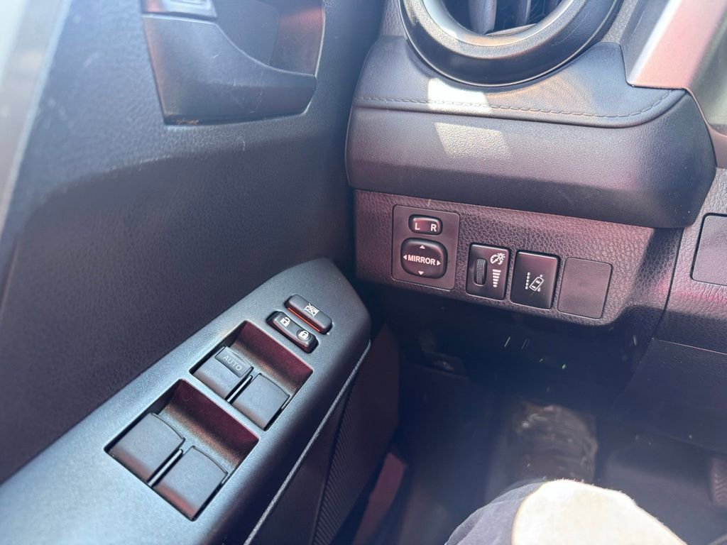 Used 2018 Toyota RAV4 LE w/ All Weather Liner Package image 18