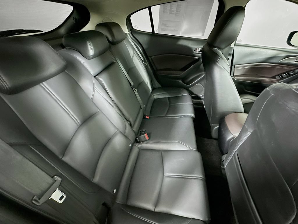 Used 2018 MAZDA MAZDA3 Touring FWD image 11
