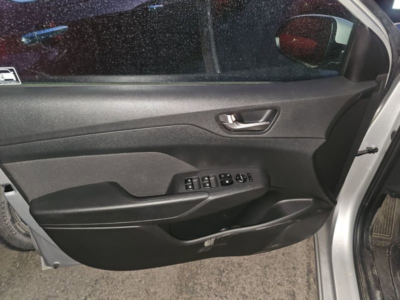 Used 2021 Hyundai Accent SE image 28