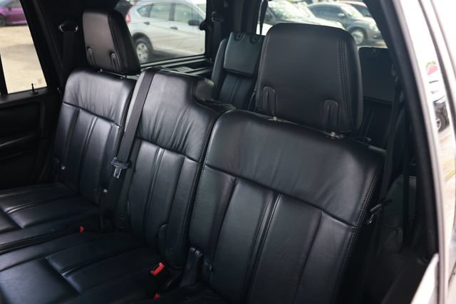 Used 2016 Lincoln Navigator Select RWD image 11