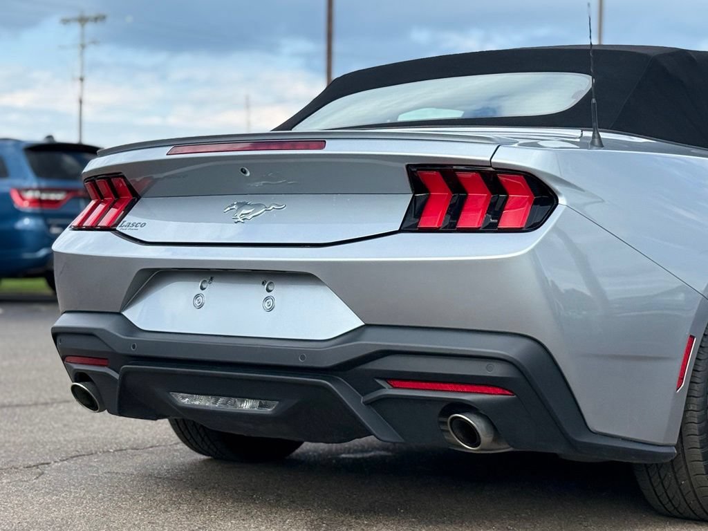 Used 2025 Ford Mustang Premium RWD image 34