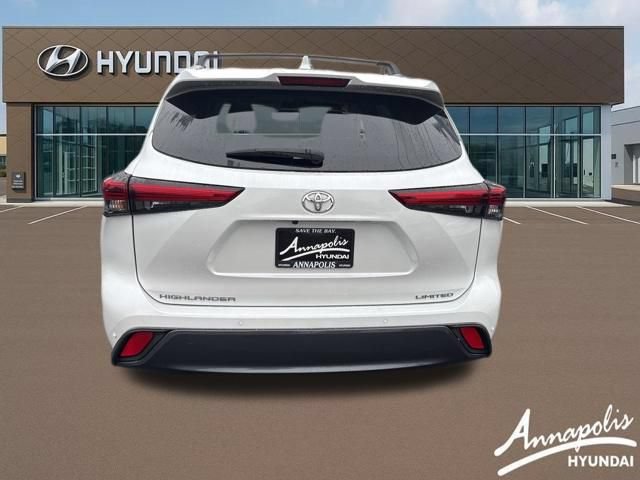 Used 2023 Toyota Highlander Limited FWD image 4