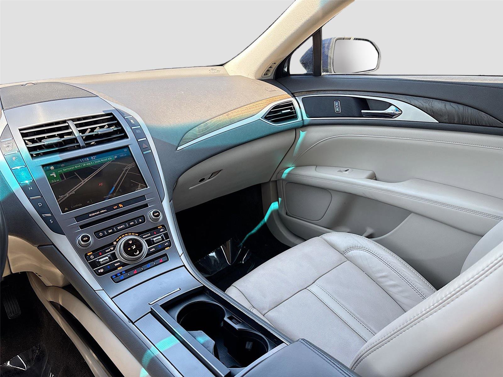 Used 2017 Lincoln MKZ Reserve image 23