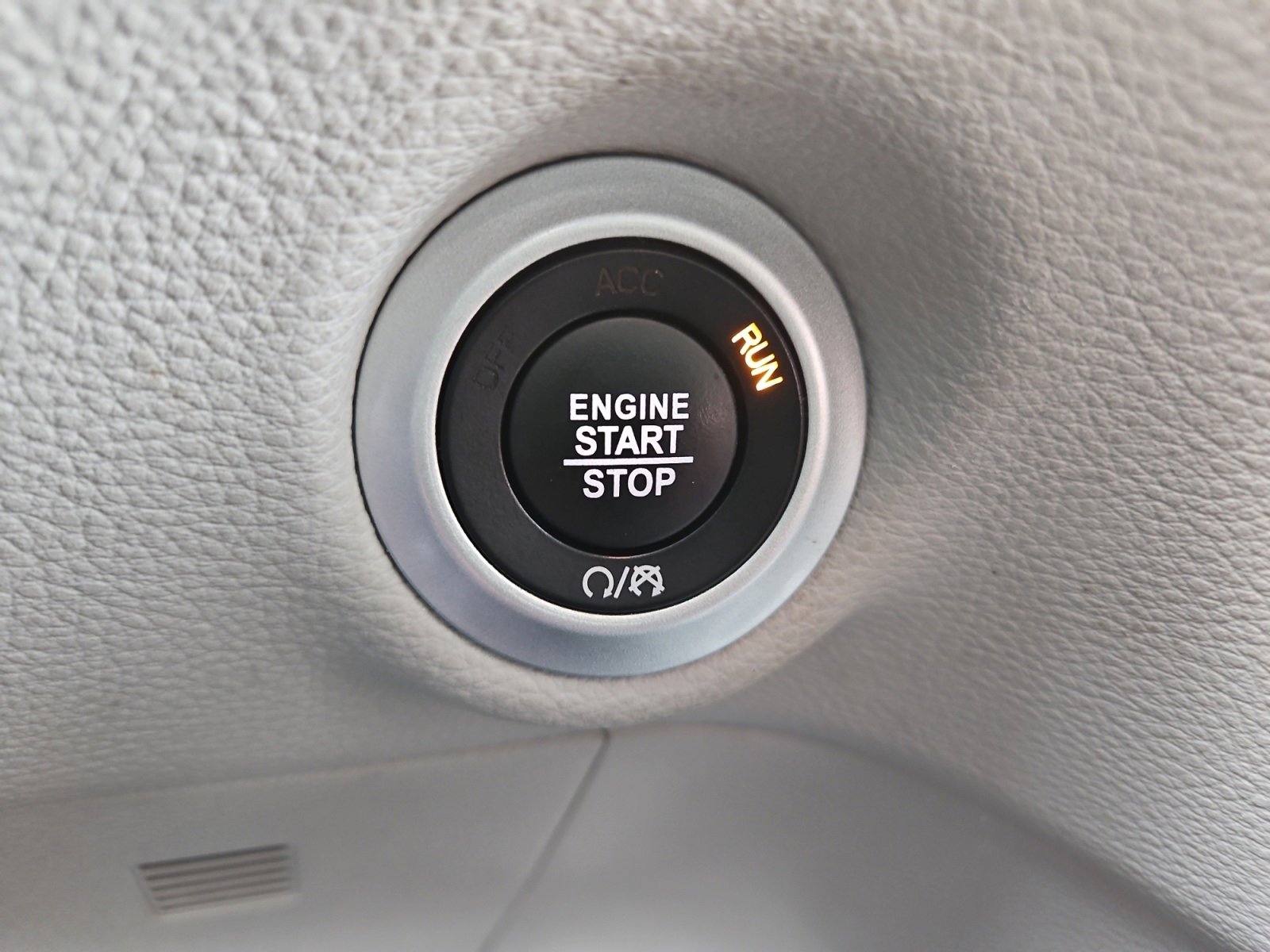 Used 2024 Chrysler Pacifica Select image 27