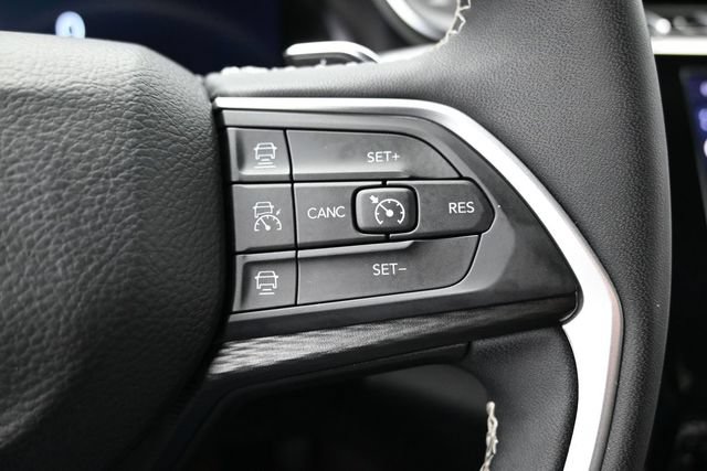 Used 2025 Jeep Grand Cherokee Altitude AWD/4WD image 26