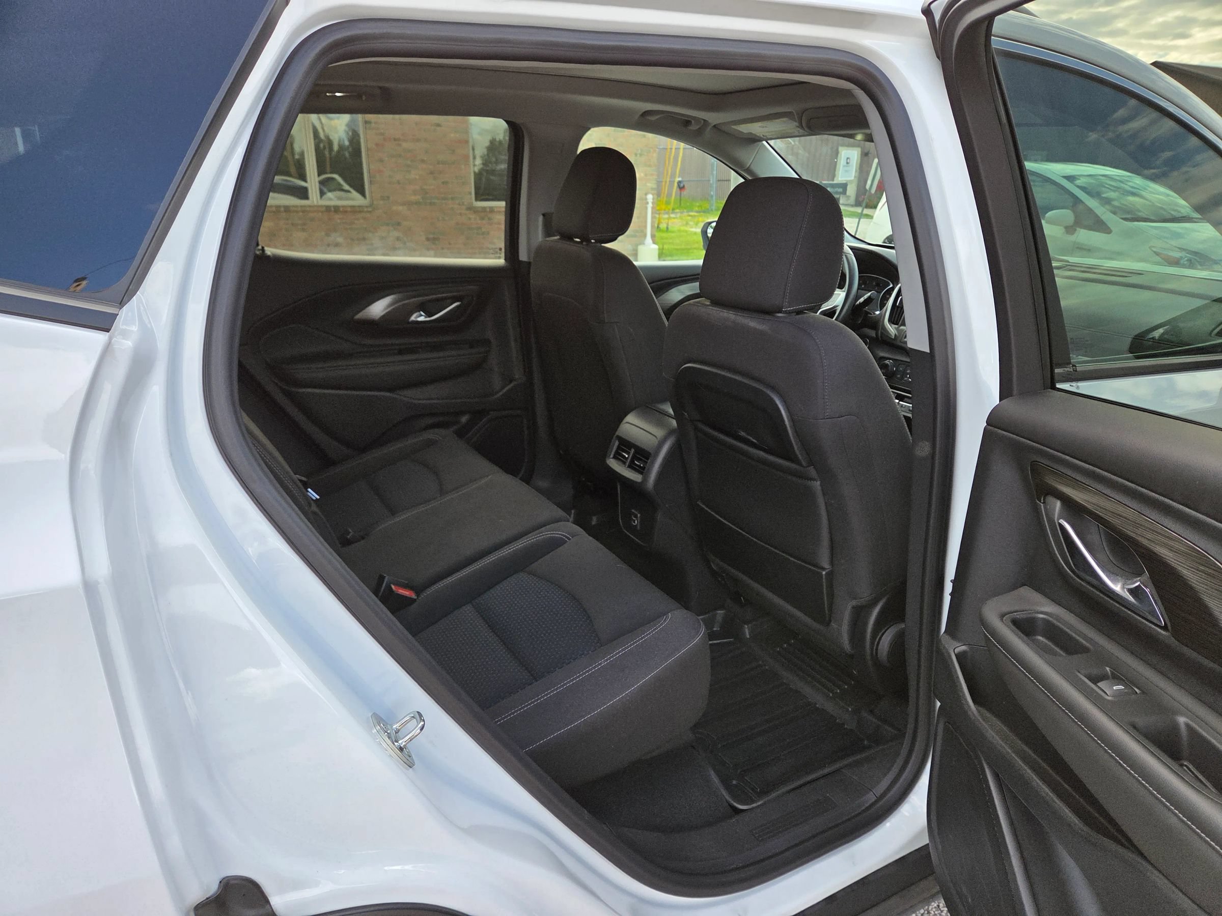 Used 2023 GMC Terrain SLE w/ Driver Convenience Package AWD/4WD image 19