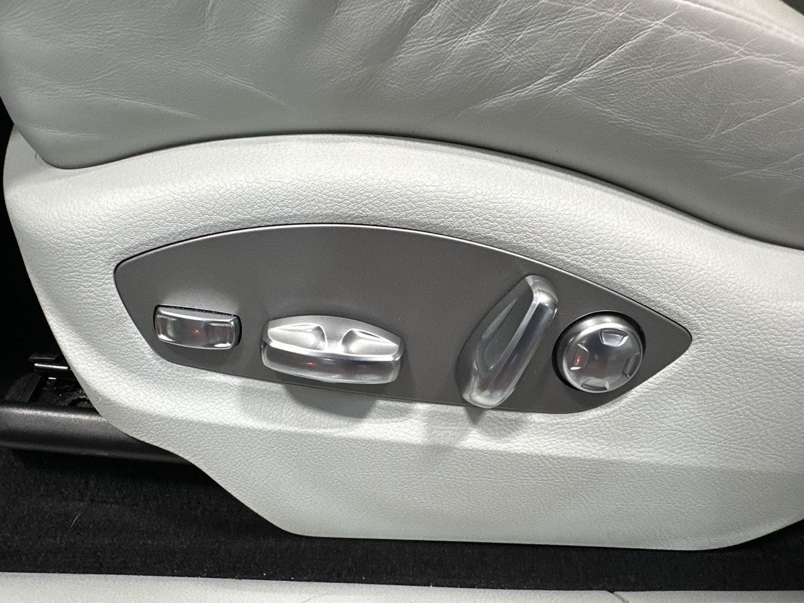 Certified 2023 Porsche Macan AWD/4WD image 19