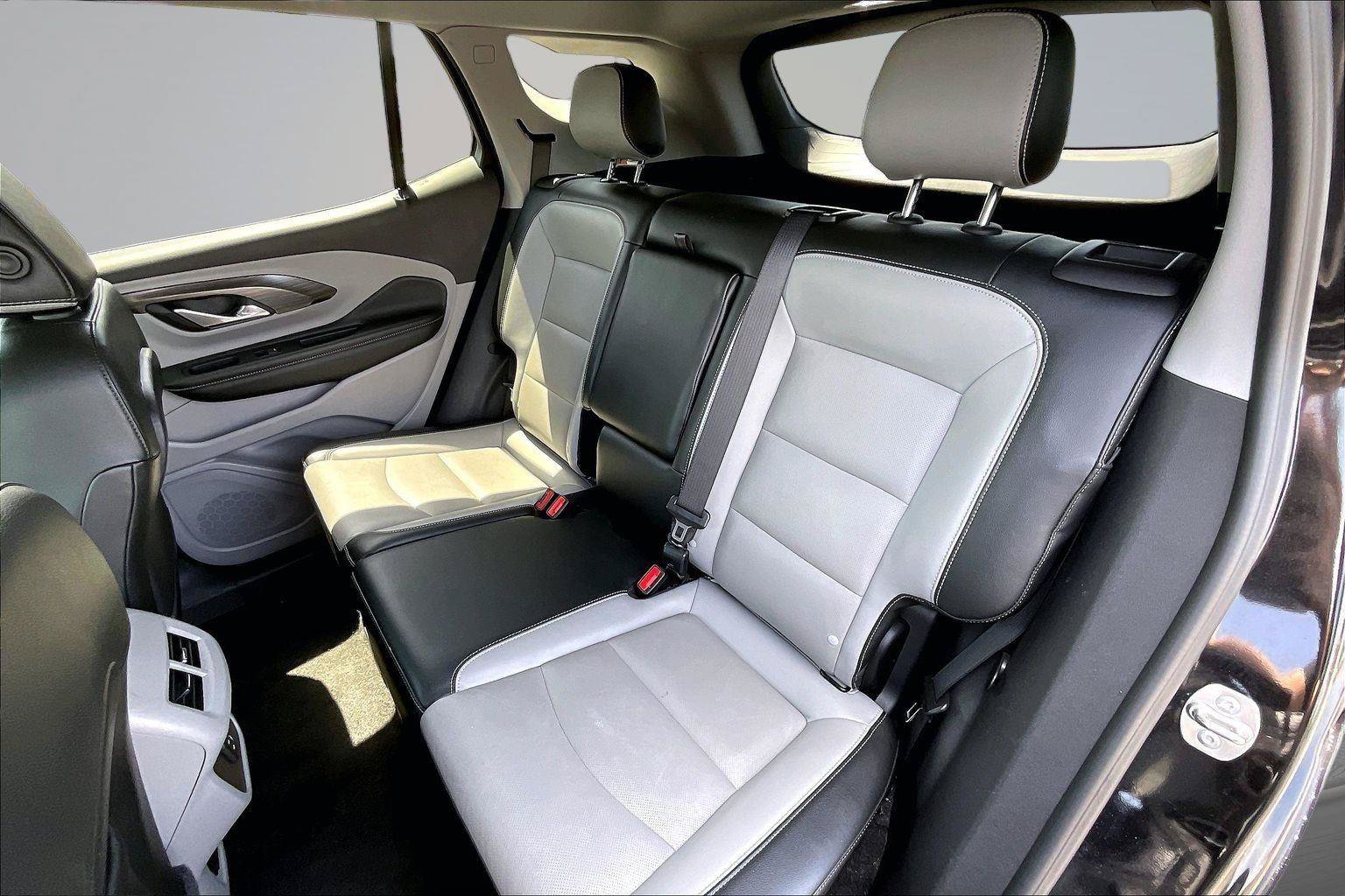 Used 2024 GMC Terrain SLT AWD/4WD image 25
