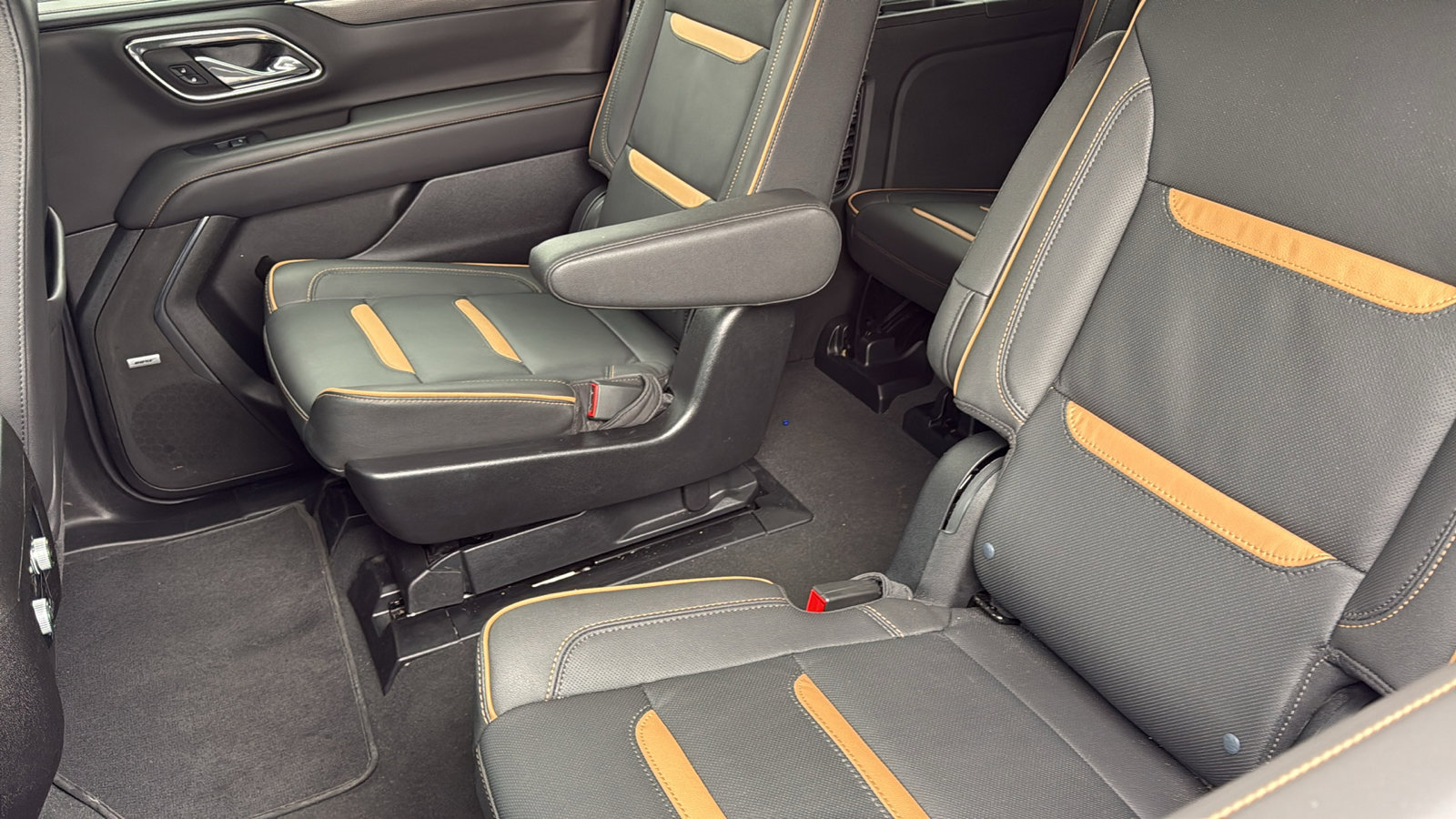 Used 2024 GMC Yukon XL AT4 image 28