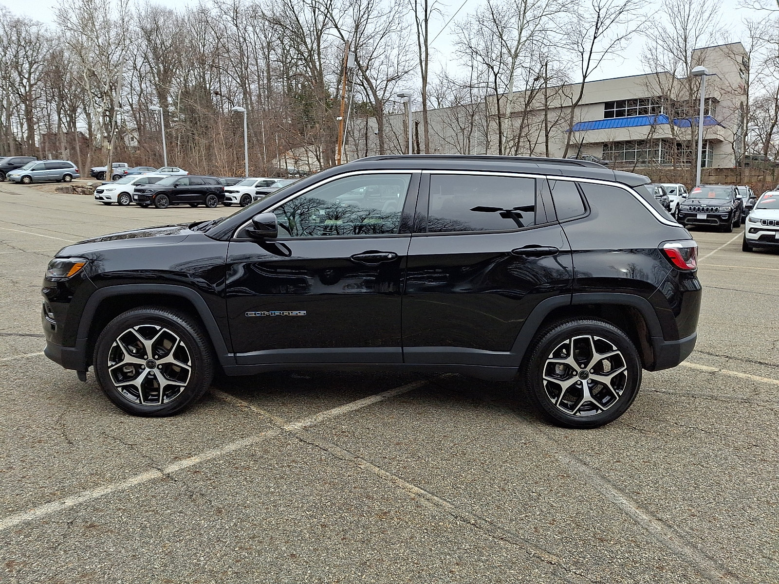 Certified 2025 Jeep Compass Limited AWD/4WD image 4
