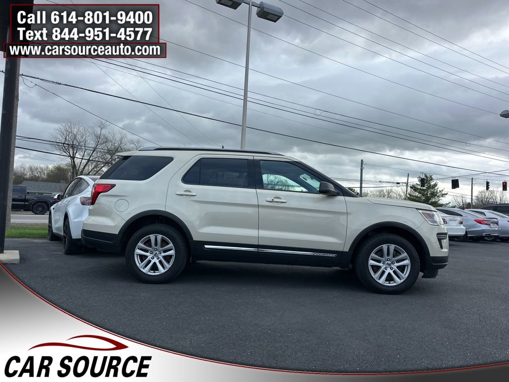 Used 2018 Ford Explorer XLT image 4