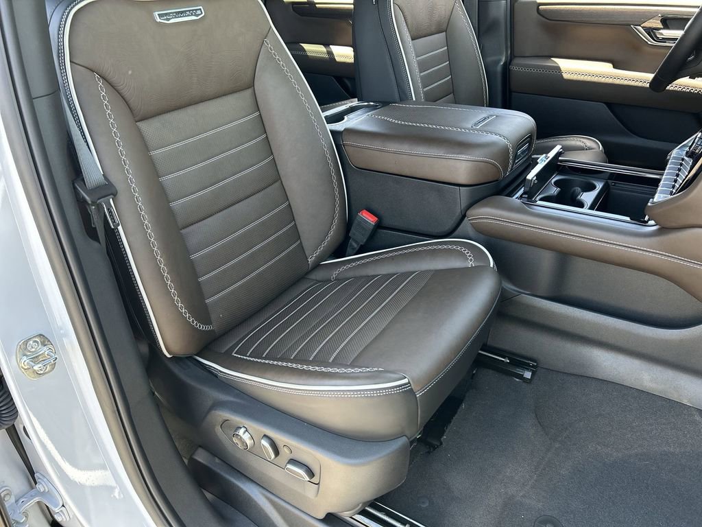 Used 2026 GMC Yukon XL Denali Ultimate AWD/4WD image 29