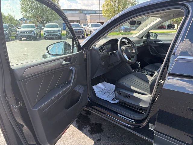 Used 2024 Volkswagen Tiguan SE AWD/4WD image 26