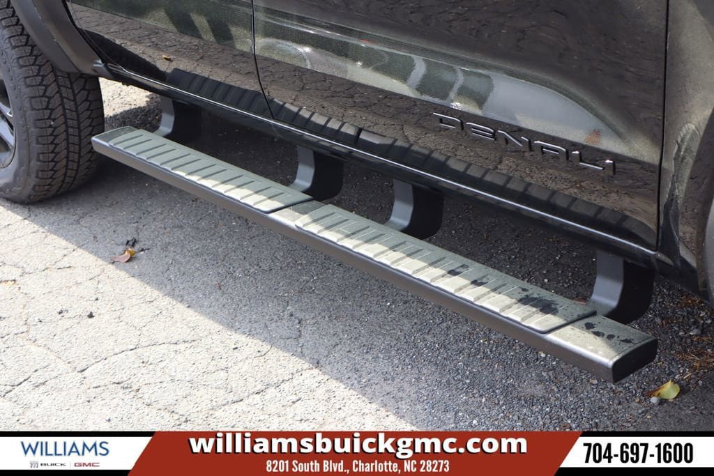 New 2026 GMC Canyon Denali w/ LPO, Denali Black Edition AWD/4WD image 9