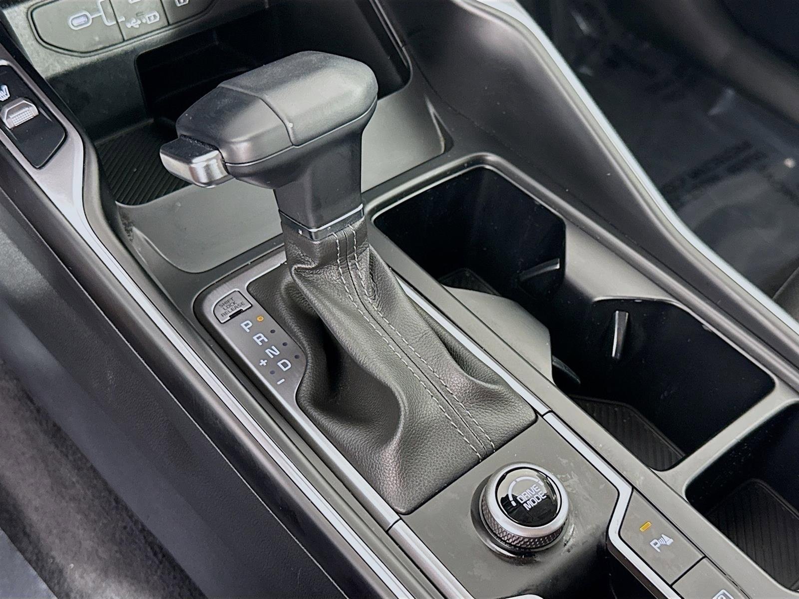 Certified 2025 Kia Sorento S FWD image 18