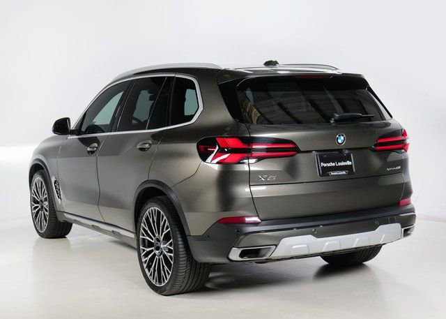 Used 2024 BMW X5 xDrive40i w/ Premium Package AWD/4WD image 3