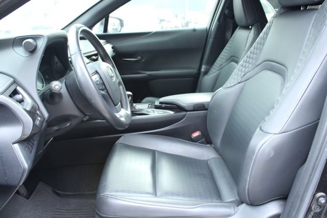Used 2022 Lexus UX 200 w/ Accessory Package (Z1) FWD image 10