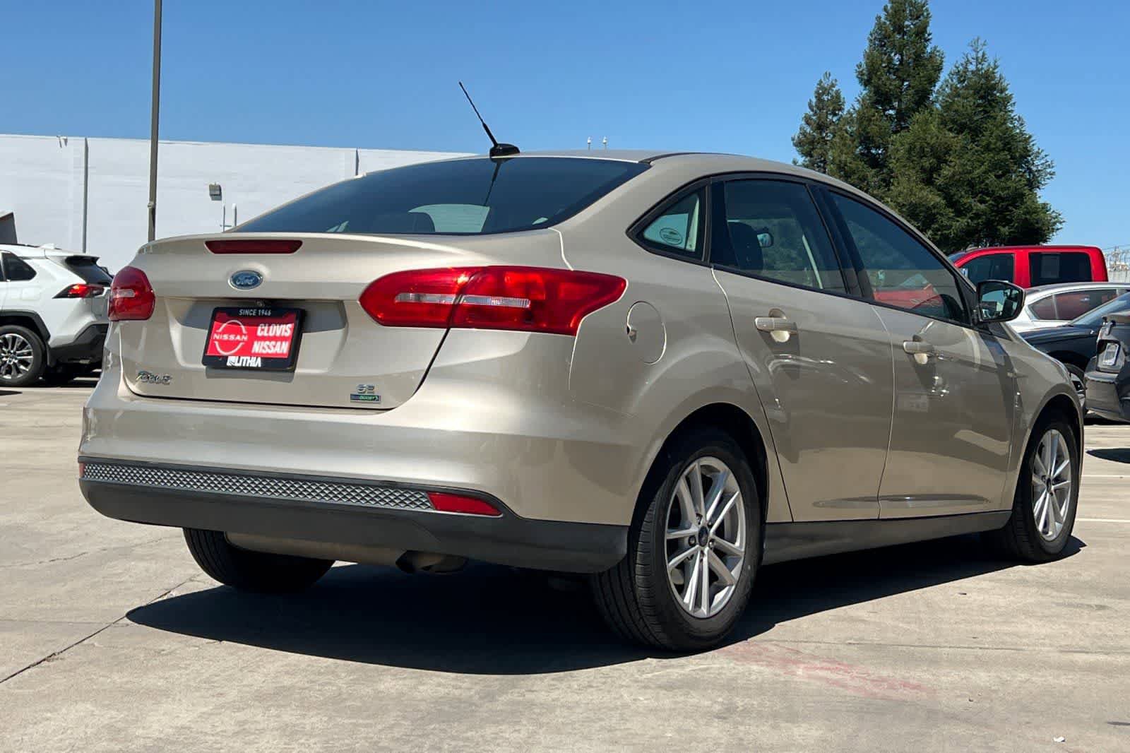 Used 2018 Ford Focus SE FWD image 3