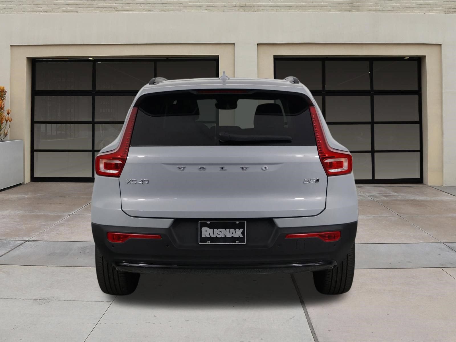 Certified 2026 Volvo XC40 B5 Plus AWD/4WD image 5