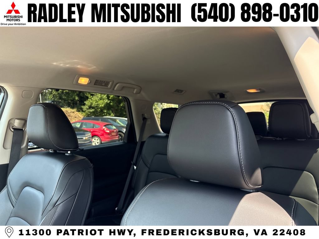 Used 2023 Nissan Pathfinder SL AWD/4WD image 2
