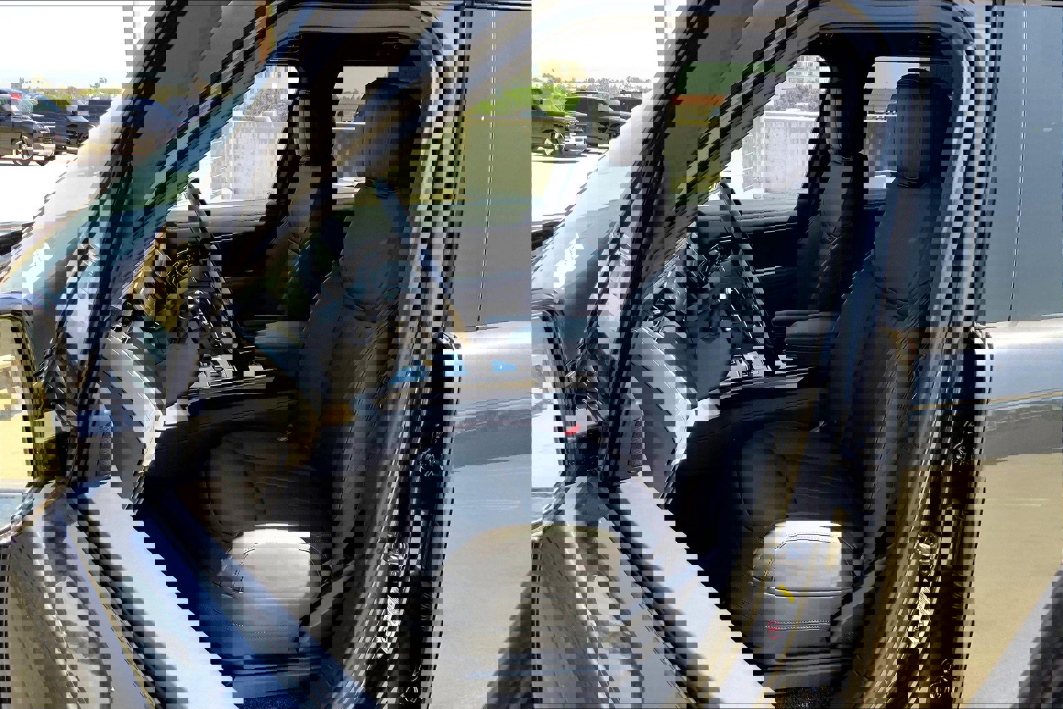 New 2025 Land Rover Range Rover Long Wheelbase SE image 13