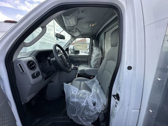 New 2024 Ford E-350 and Econoline 350 Super Duty image 3