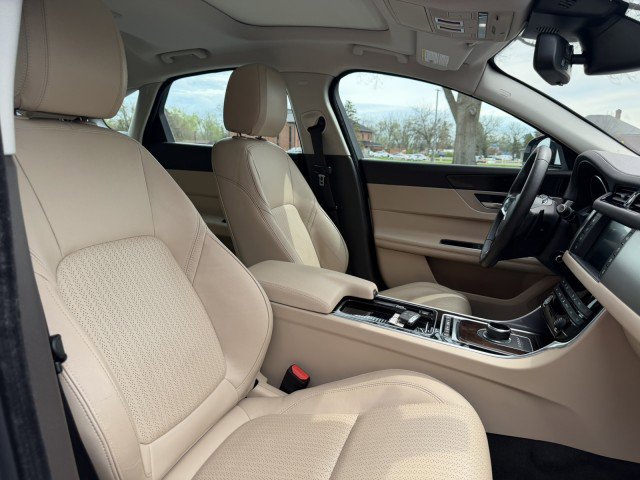 Used 2018 Jaguar XF Prestige AWD/4WD image 29